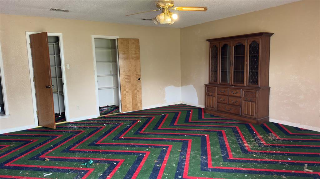 415 Meadowlark Trail Springtown, TX 76082 - Photo 4 of 35 a bedroom with a bed and a small yard