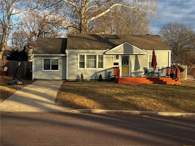 $295,000 | 7637 Conser, Overland Park, KS 66204