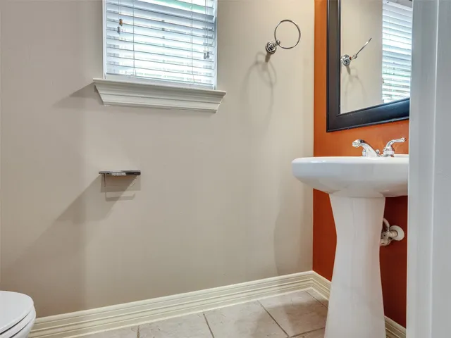 a bathroom with a toilet