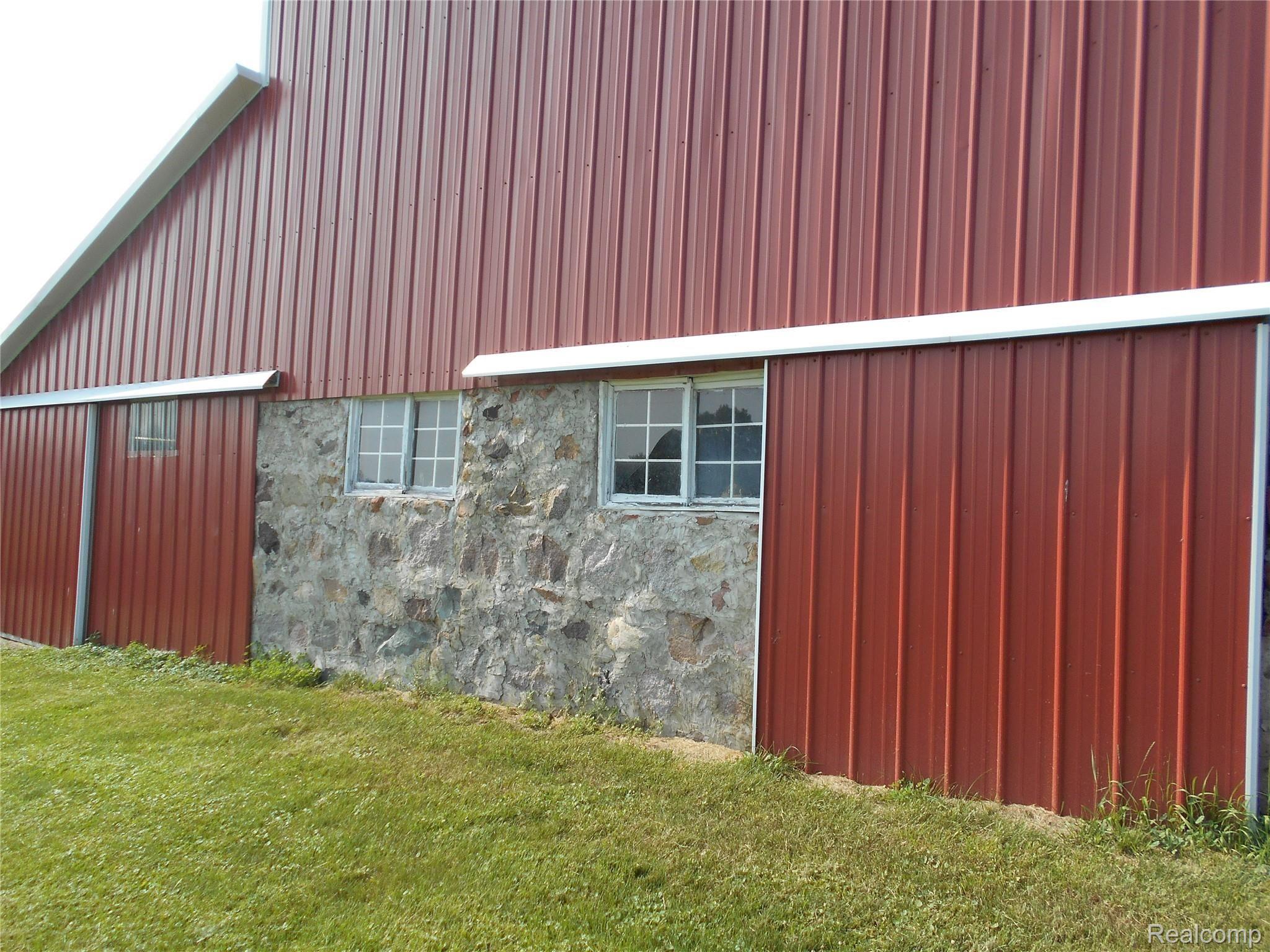2479 Valentine Road Lapeer, MI 48446 - Photo 8 of 33 DSCN0702.JPG