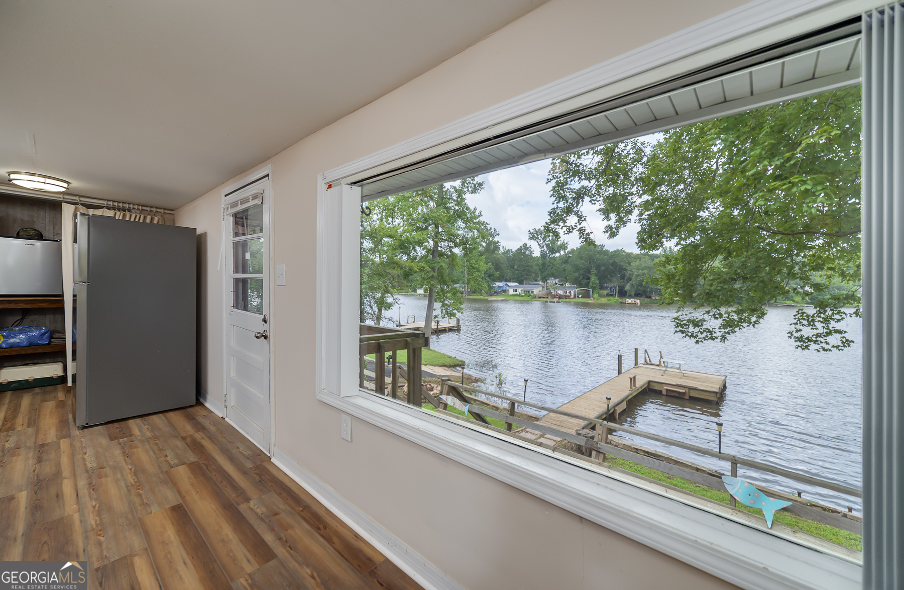 126 Elizabeth Circle Jackson, GA 30233 - Photo 16 of 33 a sitting area with view of balcony
