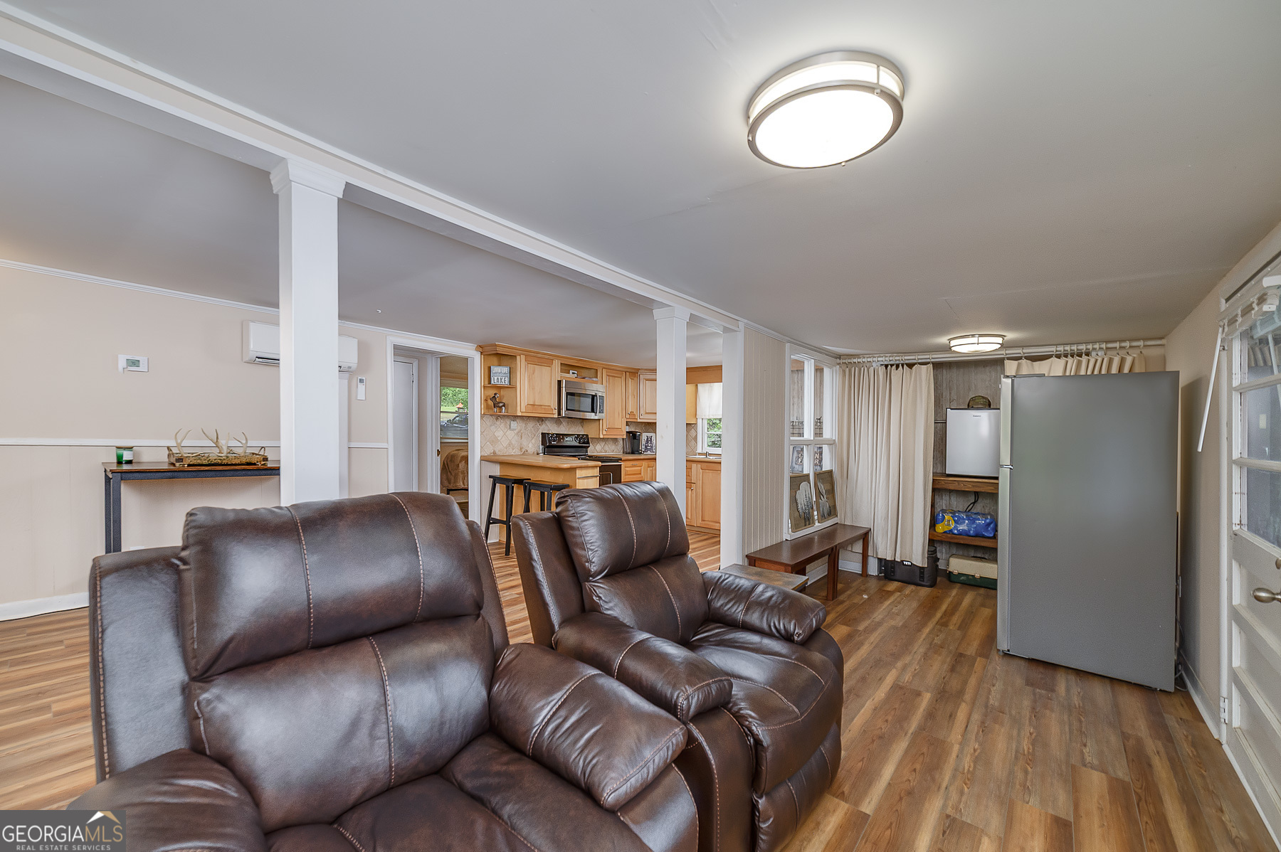 126 Elizabeth Circle Jackson, GA 30233 - Photo 18 of 33 a living room with furniture