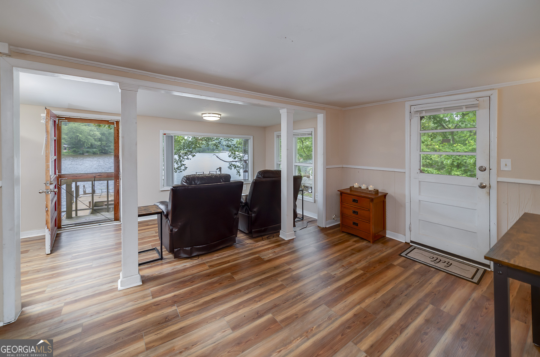 126 Elizabeth Circle Jackson, GA 30233 - Photo 20 of 33 a view of a livingroom with furniture window and wooden floor