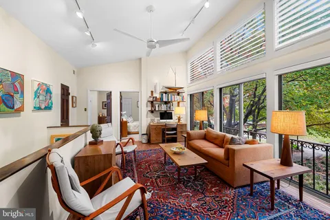 $689,000 | 121 West Lee Street, Baltimore, MD 21201