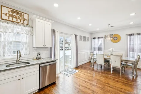 $1,399,000 | 2162 Seamans Neck Road, Seaford, NY 11783