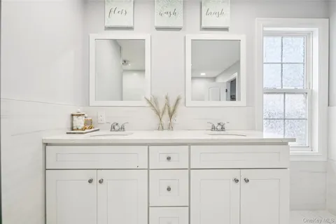 $1,399,000 | 2162 Seamans Neck Road, Seaford, NY 11783