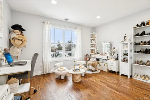 $1,399,000 | 2162 Seamans Neck Road, Seaford, NY 11783