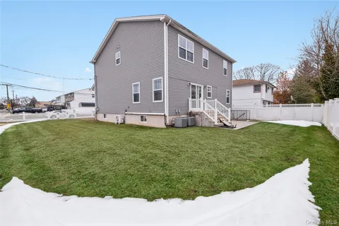 $1,399,000 | 2162 Seamans Neck Road, Seaford, NY 11783