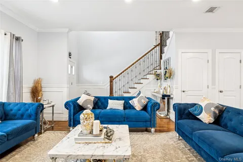 $1,399,000 | 2162 Seamans Neck Road, Seaford, NY 11783