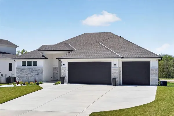 $735,000 | 8808 North Clarion Avenue, Kansas City, MO 64153