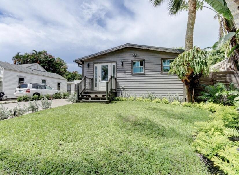 833 Ardmore Road West Palm Beach, FL 33401 - Photo 2 of 45 Front of House