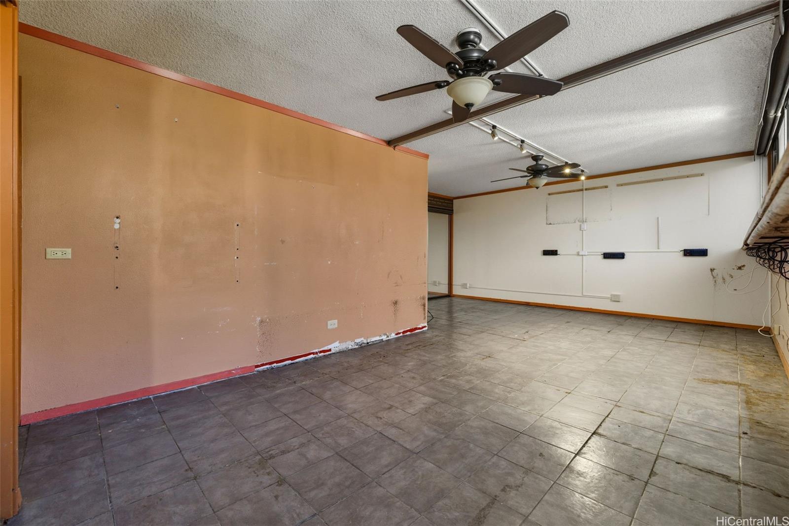 99-015 Kalaloa Street, Unit 702 Aiea, HI 96701 - Photo 6 of 11