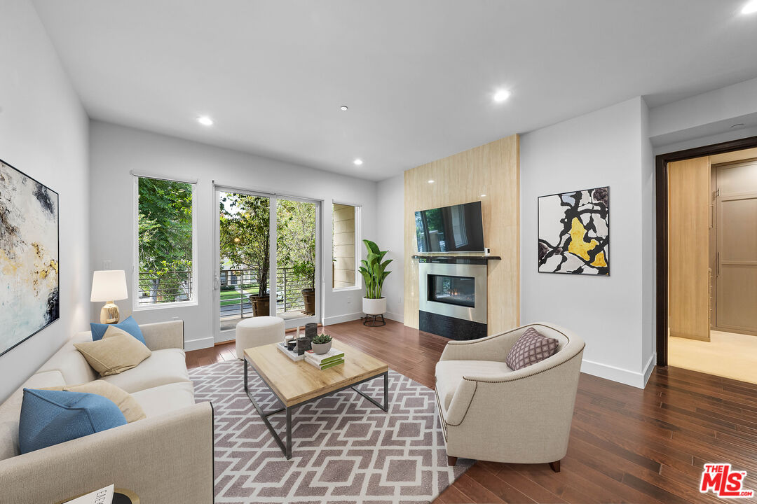 1318 South Roxbury Dr Unit 215  