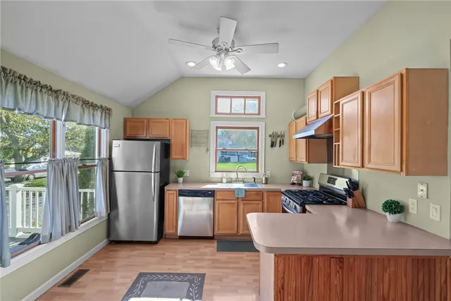 $750,000 | 4 Read Avenue, Warren, RI 02885