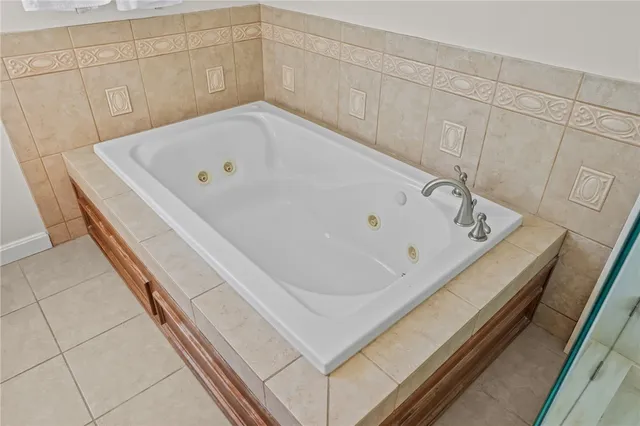 $750,000 | 4 Read Avenue, Warren, RI 02885