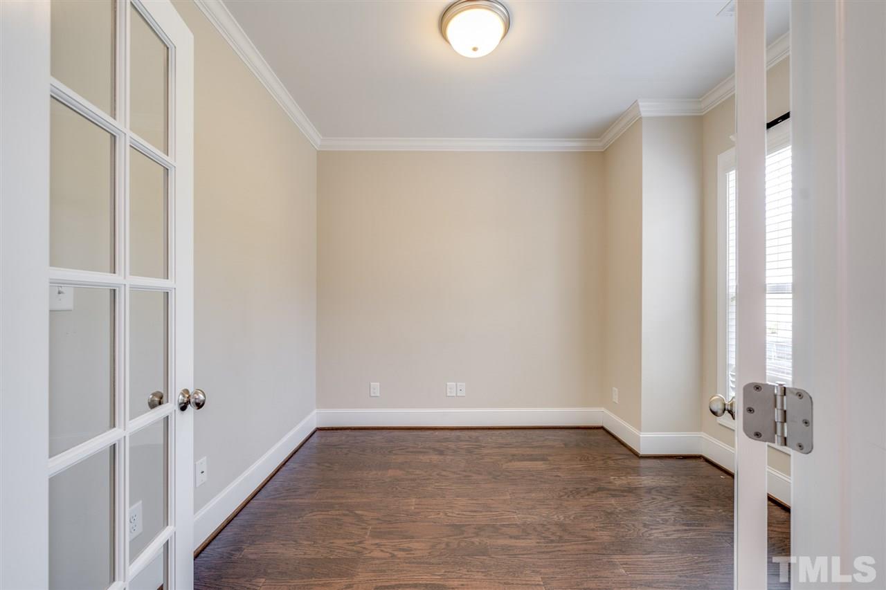 544 Ledbetter Court Raleigh, NC 27608 - Photo 4 of 29