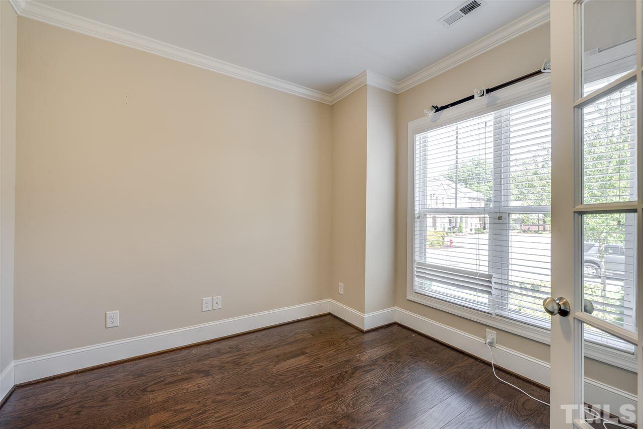 544 Ledbetter Court Raleigh, NC 27608 - Photo 5 of 29
