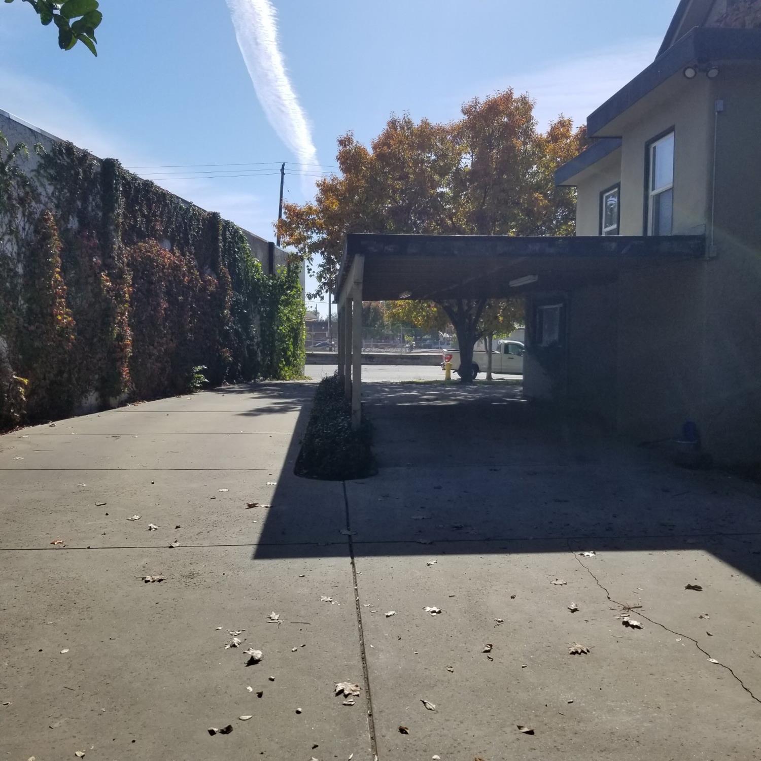 533 Reeves Avenue Yuba City, CA 95991 - Photo 11 of 48 a view of a backyard of the house