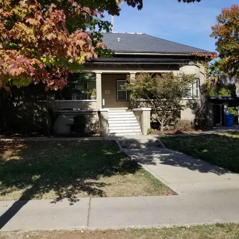 a view of a livingroom with furniture