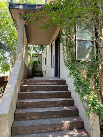 a view of entryway with a front door