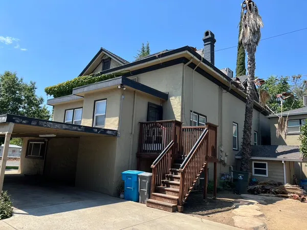 a view of house and outdoor space