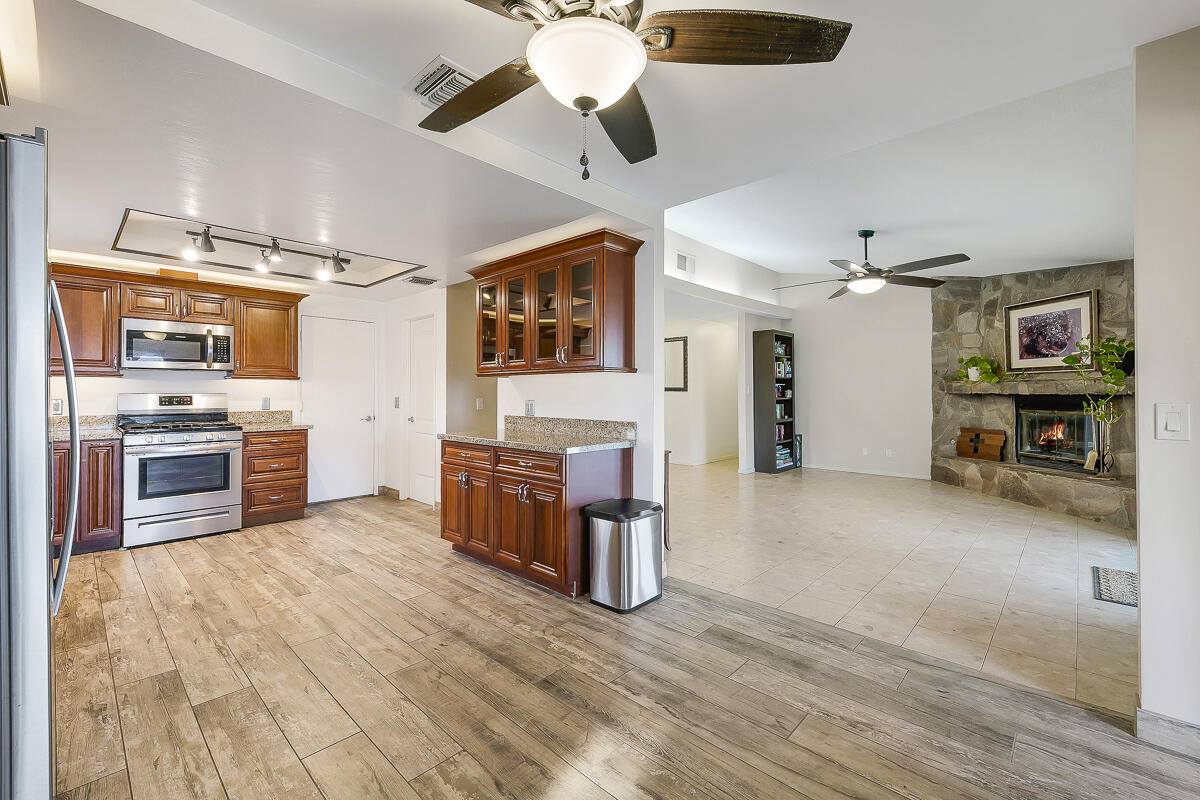 61895 Smoke Tree Road North Palm Springs, CA 92258 - Photo 38 of 88 41 KITCHEN MLS