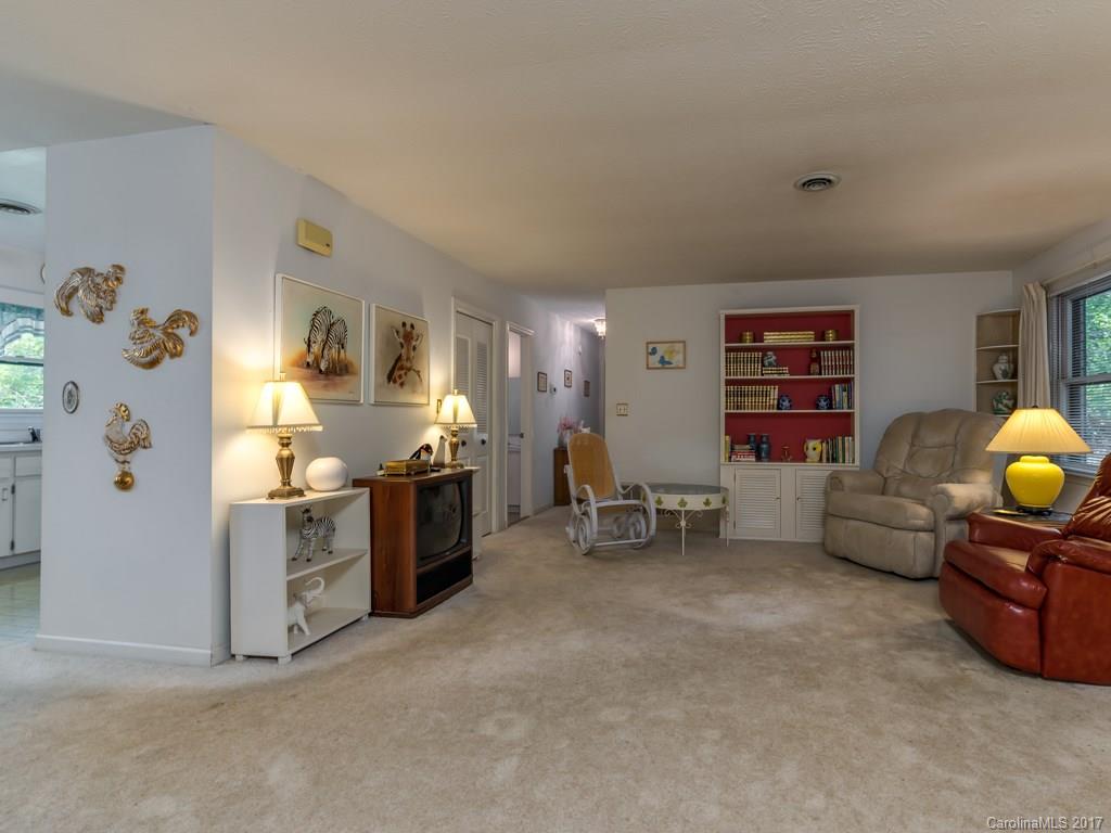 67 Underhill Road Hendersonville, NC 28792 - Photo 12 of 17 Gallery Image 12