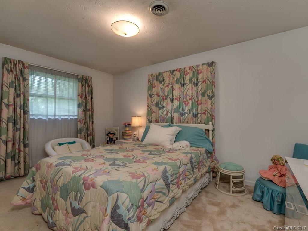 67 Underhill Road Hendersonville, NC 28792 - Photo 7 of 17 Gallery Image 7