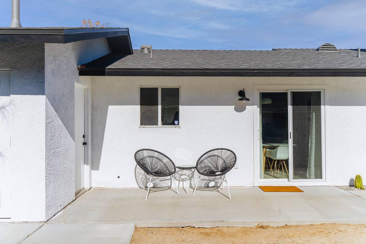 6635 Morongo Road Twentynine Palms, CA 92277 - Photo 22 of 31 a front view of a house with garden