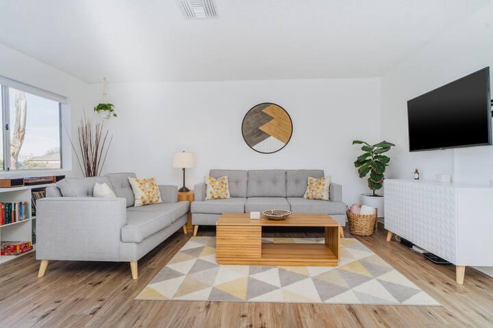 6635 Morongo Road Twentynine Palms, CA 92277 - Photo 4 of 31 a living room with furniture and a flat screen tv