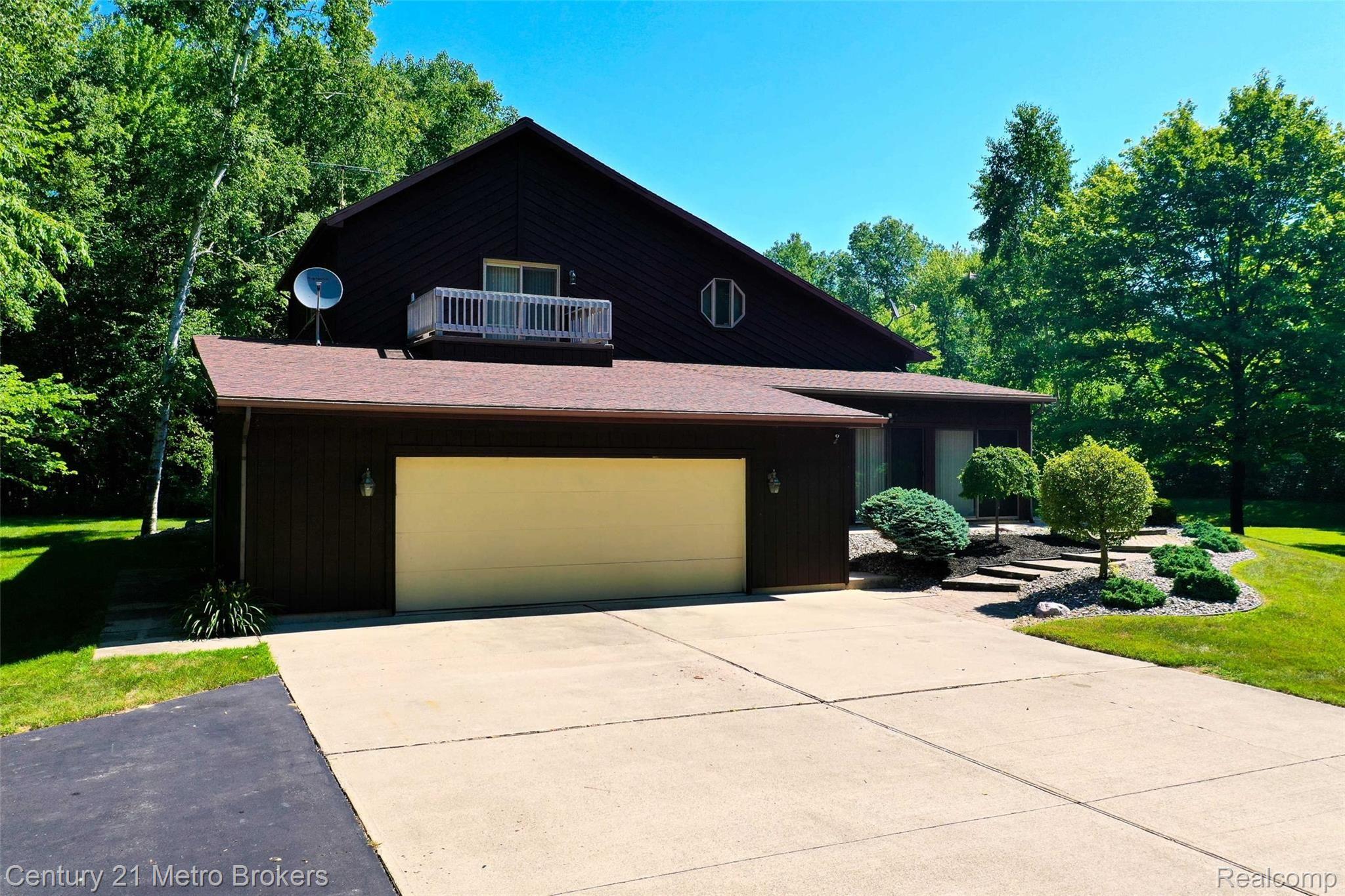 9341 Pettit Road Birch Run, MI 48415 - Photo 59 of 76 9341-Pettit-Rd-57 Outside.jpg