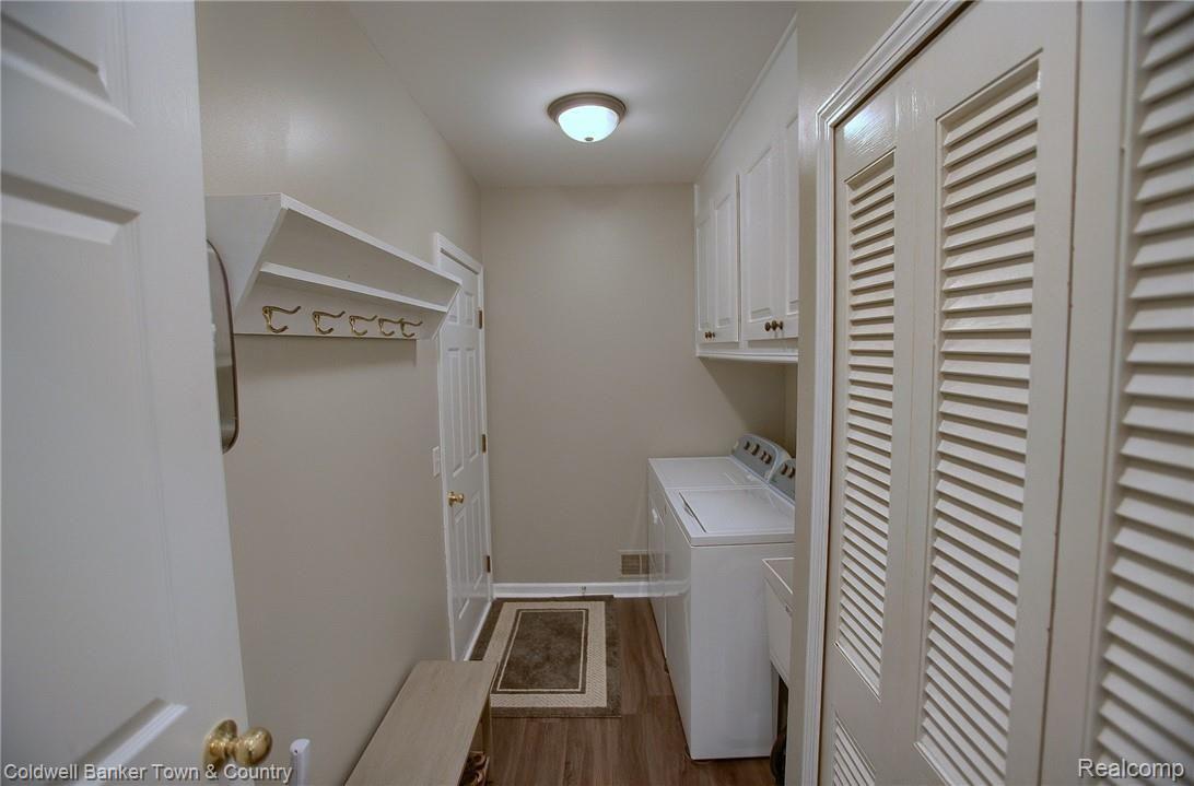 3278 Brighton Road Howell, MI 48843 - Photo 15 of 43 23 Laundry-Room-And-Mudroom.jpg