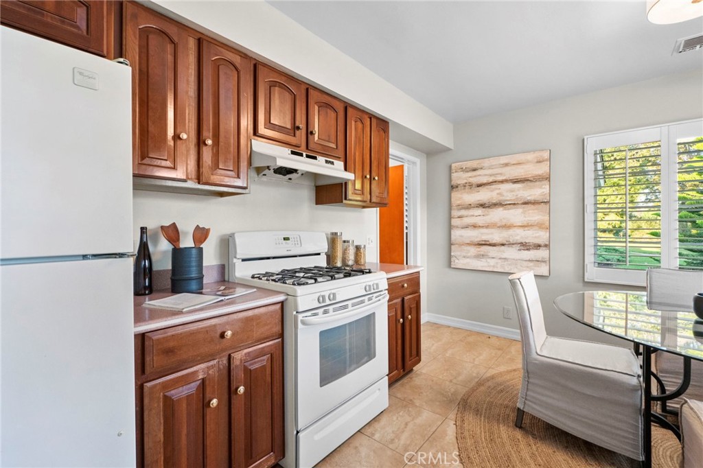 1101 Sharon Road Santa Ana, CA 92706 - Photo 21 of 53 Gas stove.