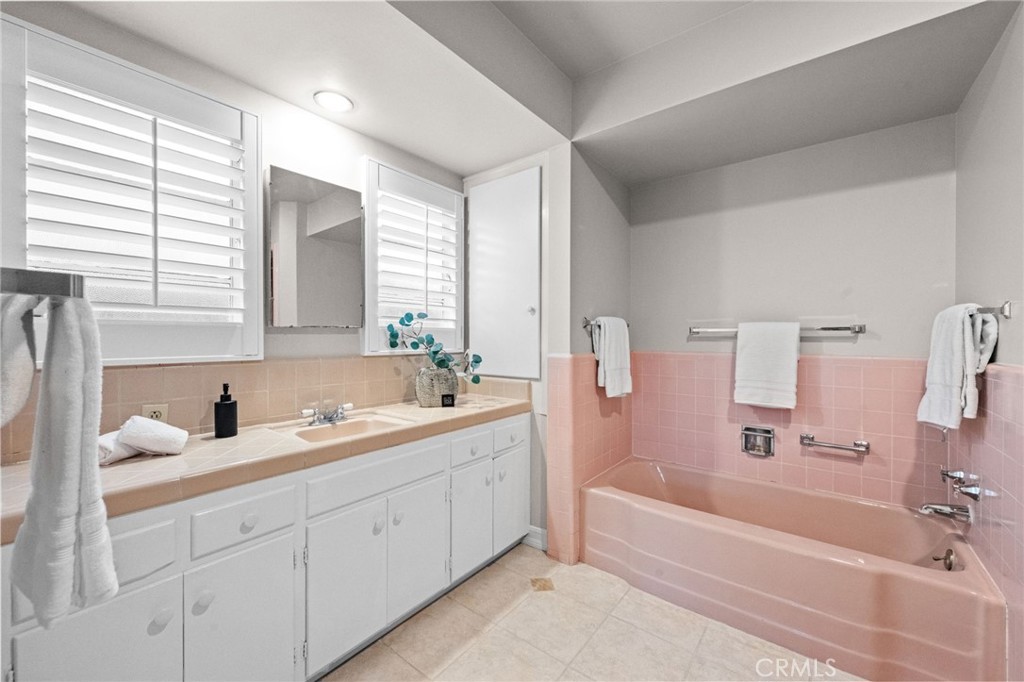 1101 Sharon Road Santa Ana, CA 92706 - Photo 25 of 53 Main bath