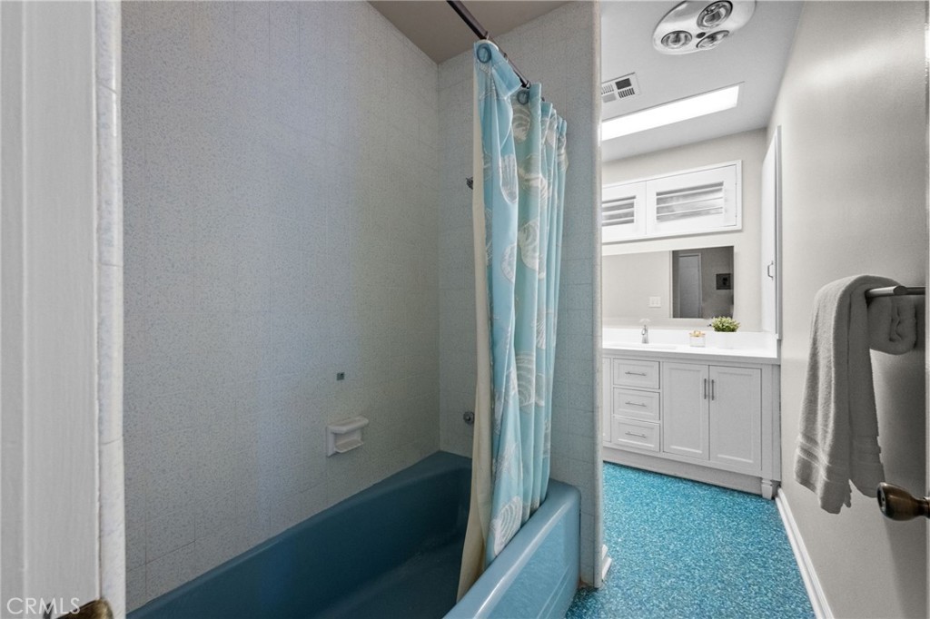 1101 Sharon Road Santa Ana, CA 92706 - Photo 31 of 53 Bath #2 with tub & shower.