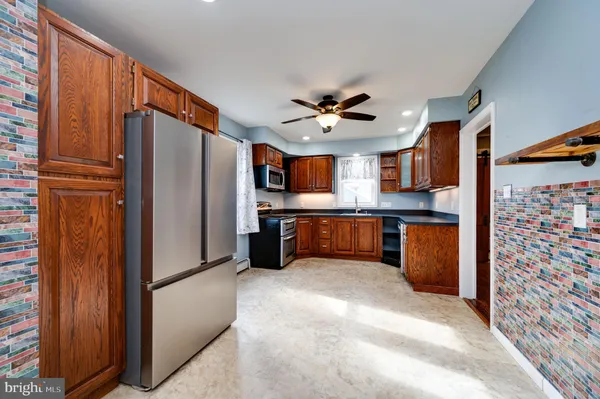 $295,000 | 421 East Main Street, Fleetwood, PA 19522