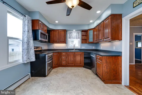 $295,000 | 421 East Main Street, Fleetwood, PA 19522