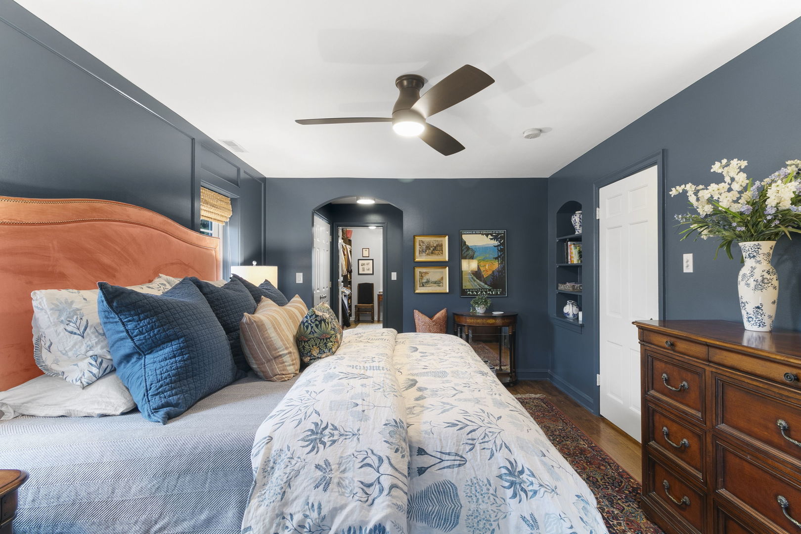 478 Uvedale Road Riverside, IL 60546 - Photo 14 of 40 a bed room with a bed and a dresser