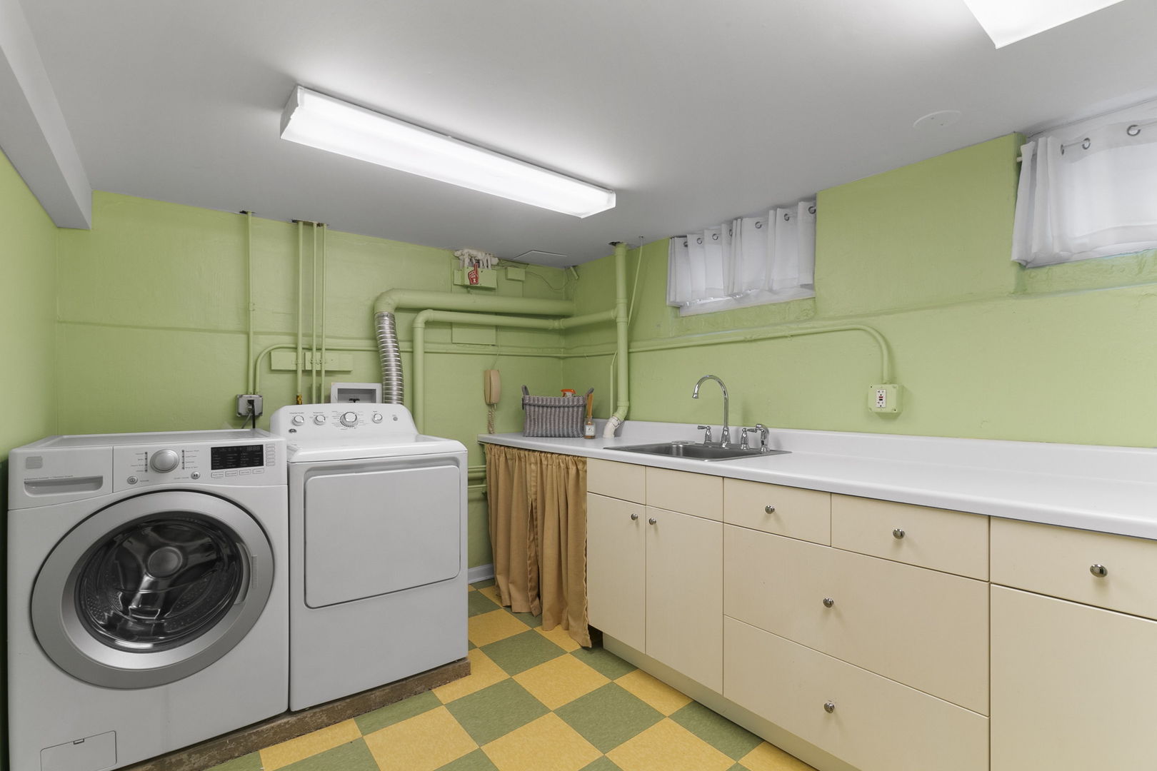 478 Uvedale Road Riverside, IL 60546 - Photo 24 of 40 a utility room with dryer and washer