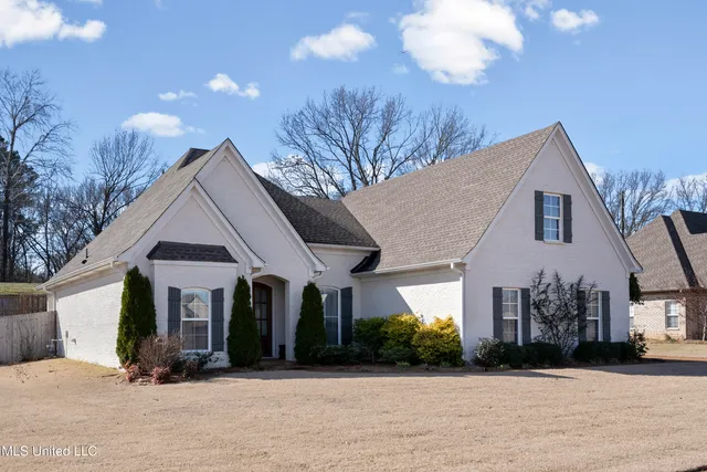 $355,000 | 1767 Robertson Pl Drive, Hernando, MS 38632