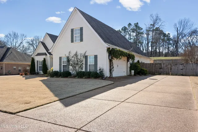 $355,000 | 1767 Robertson Pl Drive, Hernando, MS 38632