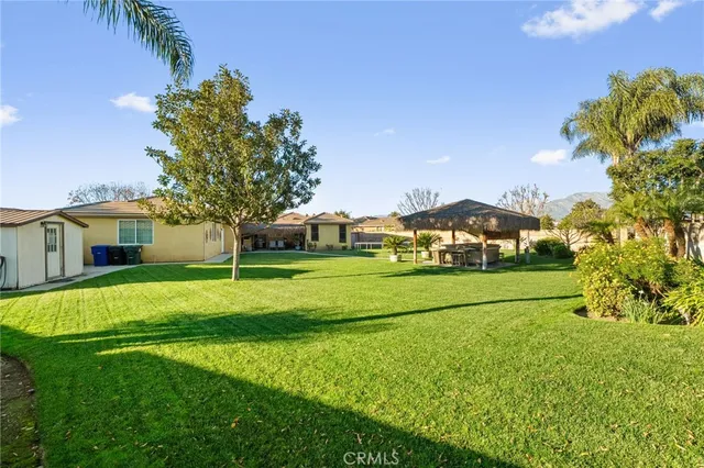 a view of an house with backyard space and garden