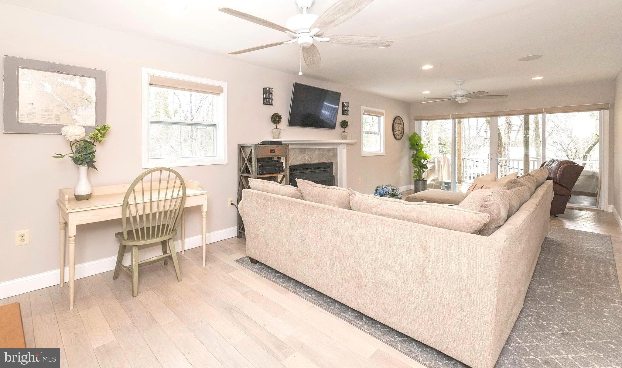 1865 Poplar Road Annapolis, MD 21401 - Photo 13 of 62 Large Living Room with Sliders to Deck