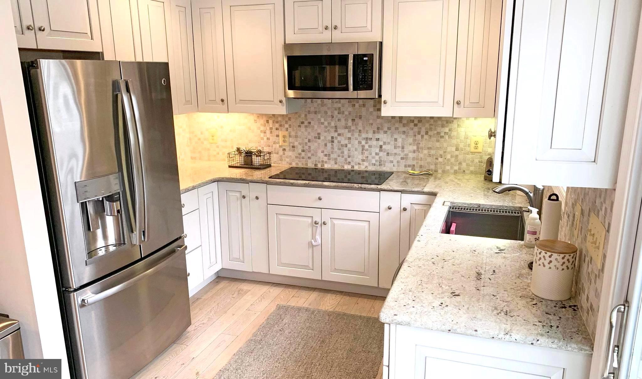 1865 Poplar Road Annapolis, MD 21401 - Photo 7 of 62 Custom Kitchen with Designer Backspash