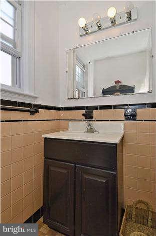 9519 Evergreen Street Silver Spring, MD 20901 - Photo 11 of 26 Bath
