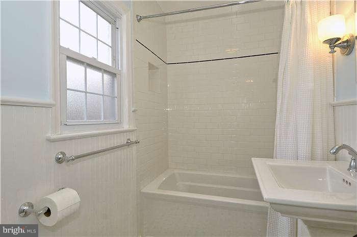 9519 Evergreen Street Silver Spring, MD 20901 - Photo 15 of 26 Bath