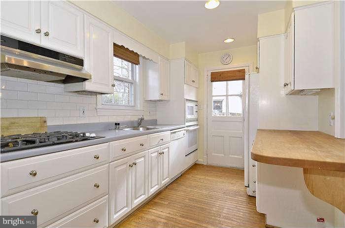 9519 Evergreen Street Silver Spring, MD 20901 - Photo 6 of 26 Kitchen