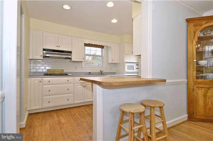 9519 Evergreen Street Silver Spring, MD 20901 - Photo 8 of 26 Kitchen