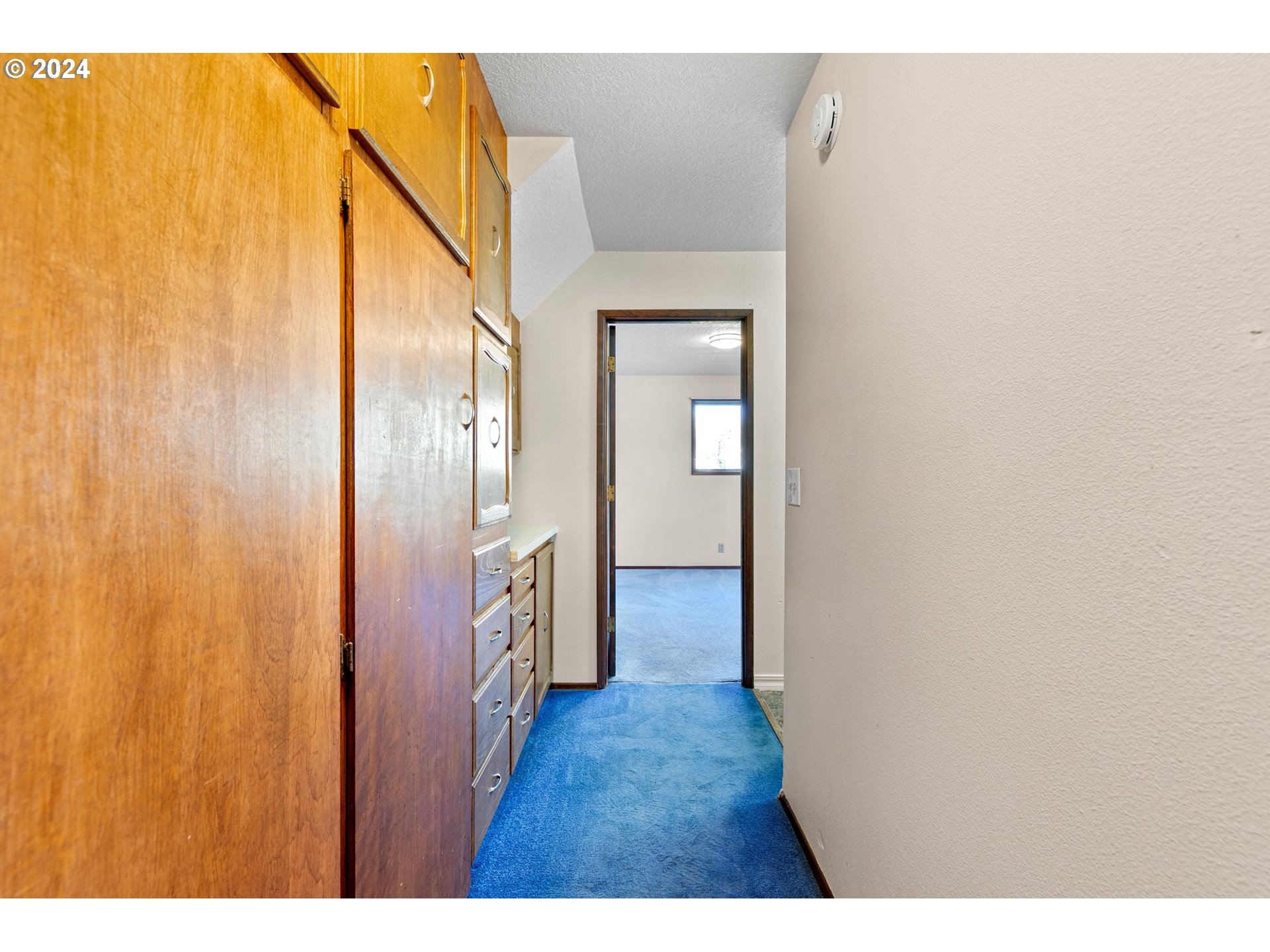 4091 Bell Avenue Eugene, OR 97402 - Photo 13 of 29 a view of a hallway
