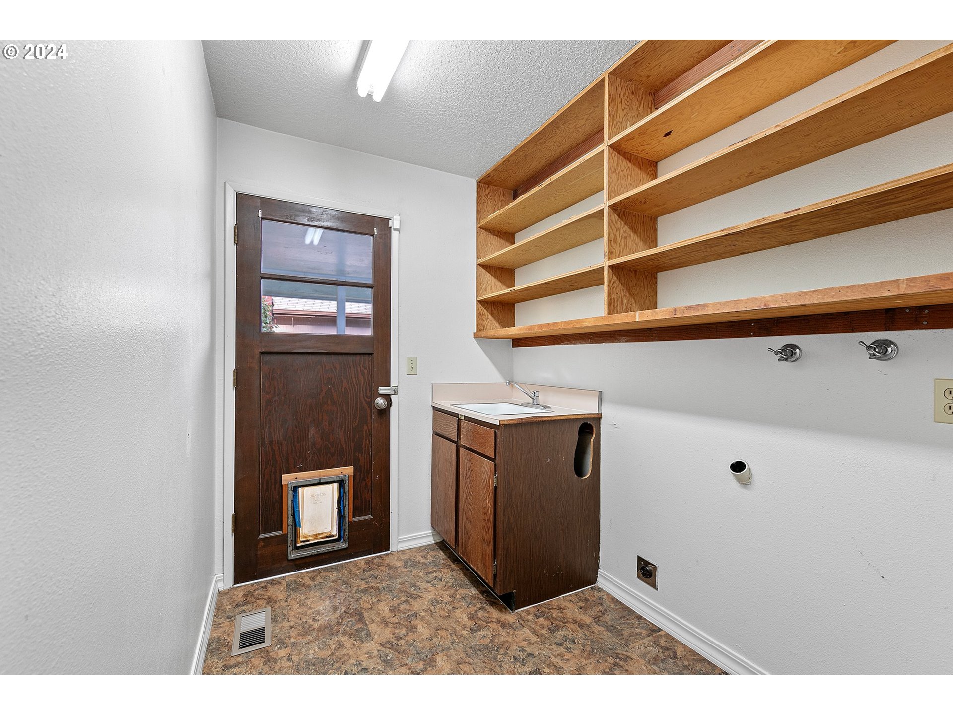 4091 Bell Avenue Eugene, OR 97402 - Photo 14 of 29 a view of a utility room with washer and dryer